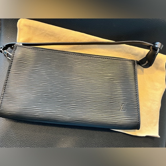 Authentic Louis Vuitton Epi Pochette - Picture 8 of 11